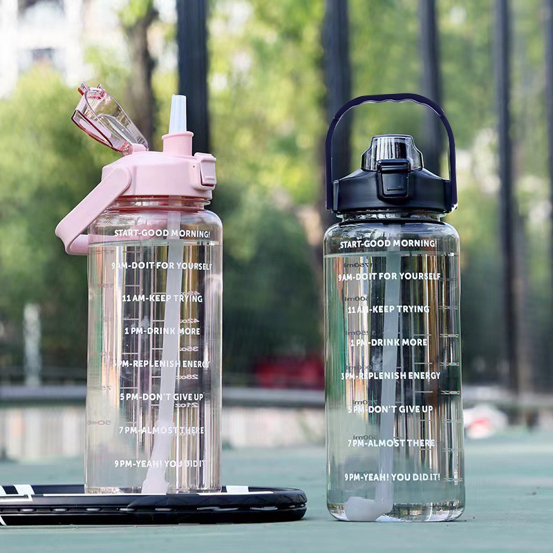 Sports Equipment Types - Botella de agua de plástico con