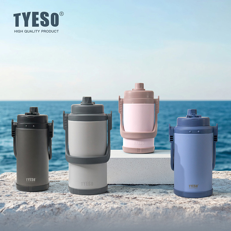 Sports Equipment Types - Botellas de agua aisladas TYESO de