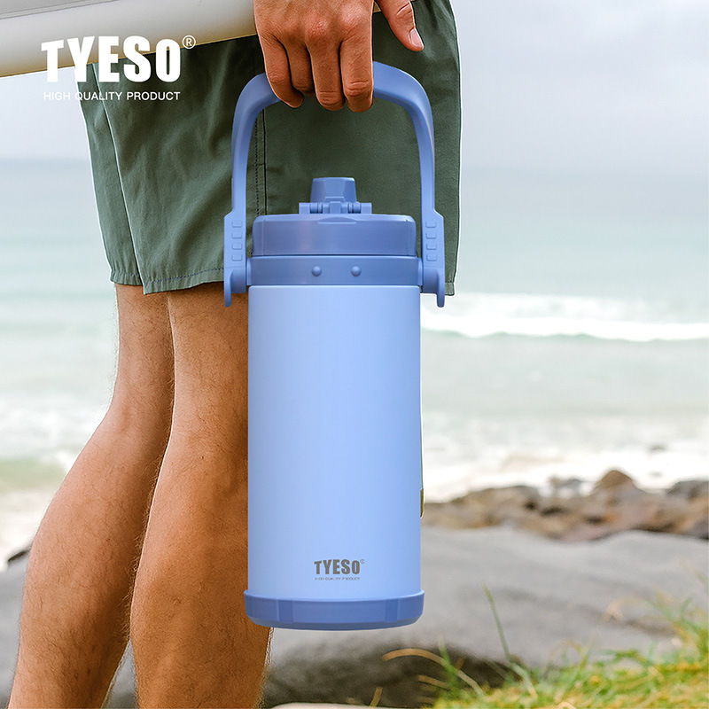 Botellas de agua aisladas TYES - Sports Equipment Types reseña y precio