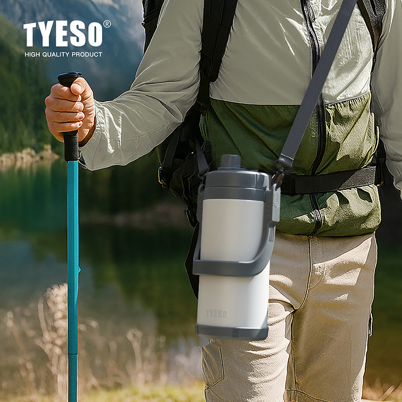 Botellas de agua aisladas TYES - Sports Equipment Types reseña y precio